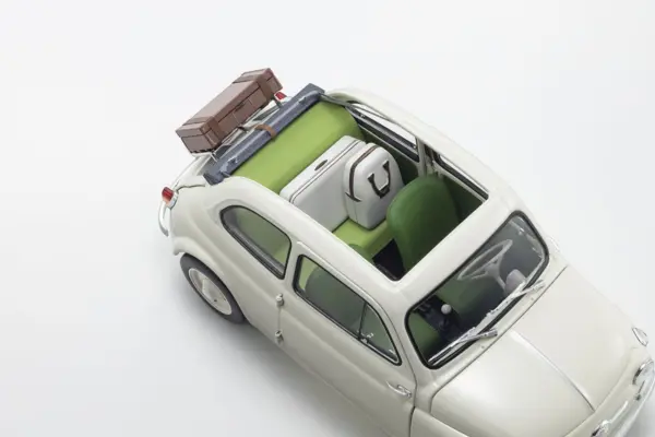 Kyosho 1:18 Fiat Nuova 500 Ivory Accessories Version