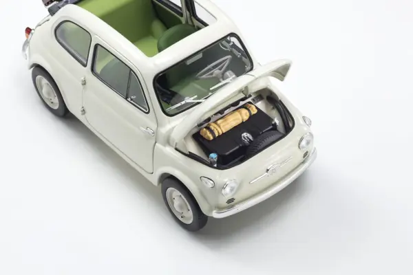 Kyosho 1:18 Fiat Nuova 500 Ivory Accessories Version