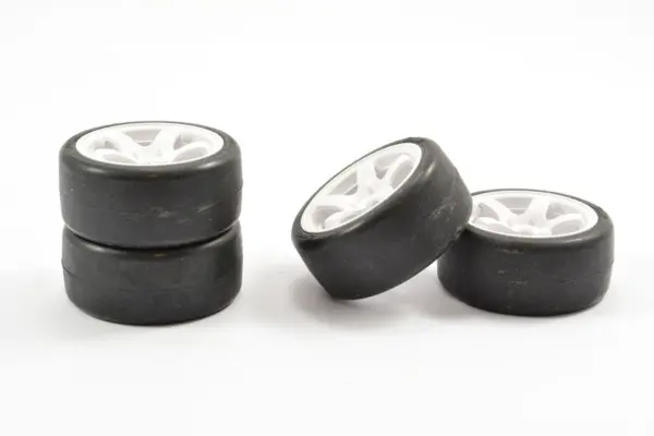 Sweep Mini Pre-Glued Set Tyres 33deg (4)