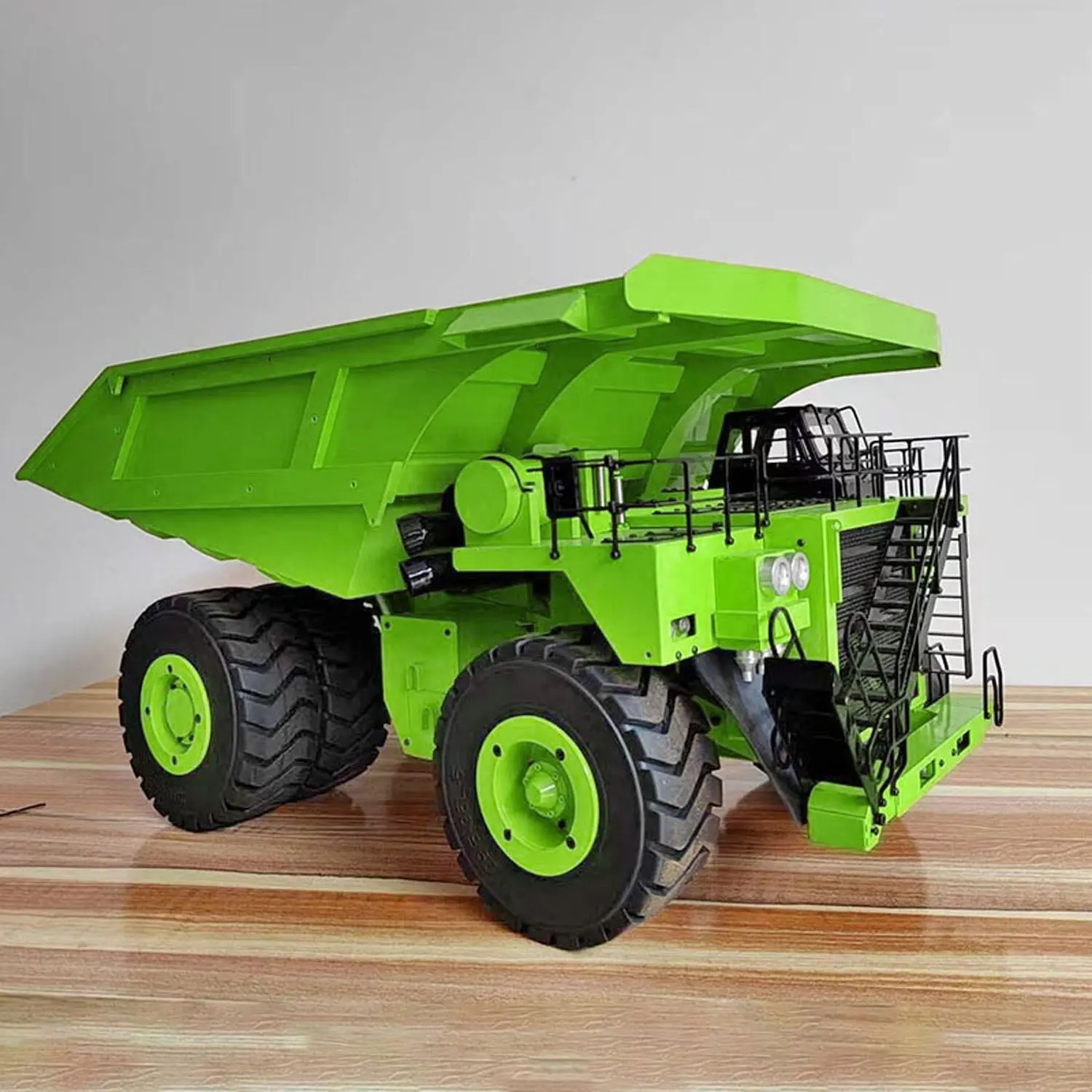 1/20 Hydraulic Remote Control Mining Truck 793D Flysky I6X RC Dumper Lights Warning Sound Battery Ready to Run for RC Excavator