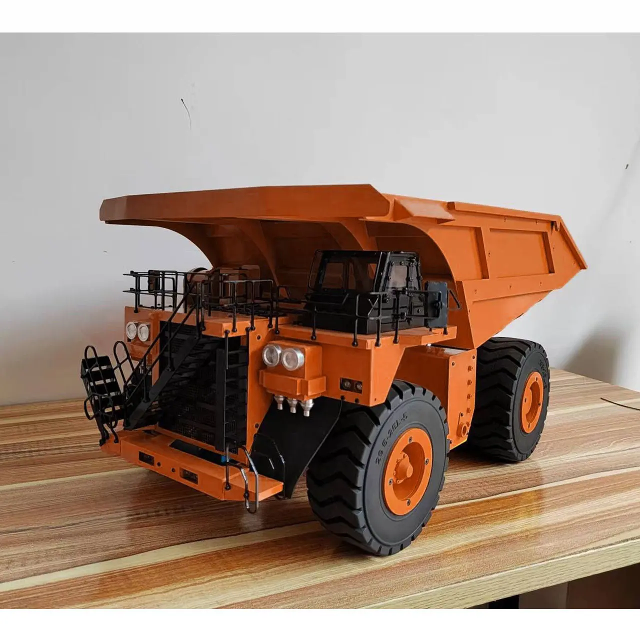 1/20 Metal RC Hydraulic Mine Truck 793D Assembled Dumper Servo Motor I6X Radio Lights Warning Sound System Car Model