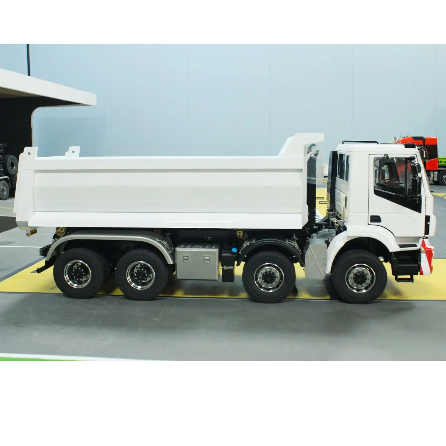 1/14 8x8 Metal Hydraulic RC Dumper Car Radio Controlled Full Dump Truck Sound Light PNP Vehicle 3-speed Transmission