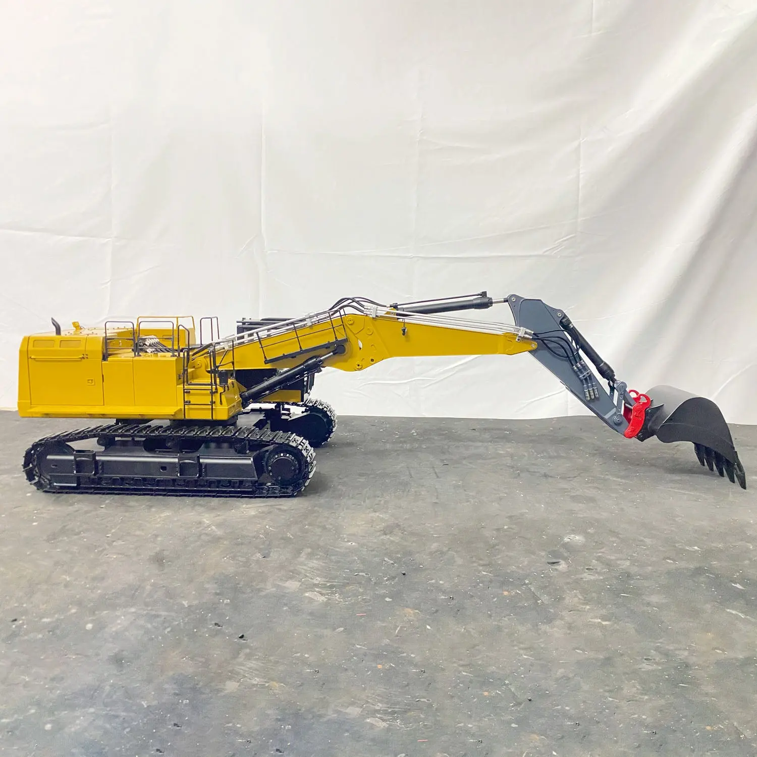 1/14 374 UHD 4-arm RC Hydraulic Demolition Excavator Radio Control Digger Assembled & Painted PL18EV Sound Light System