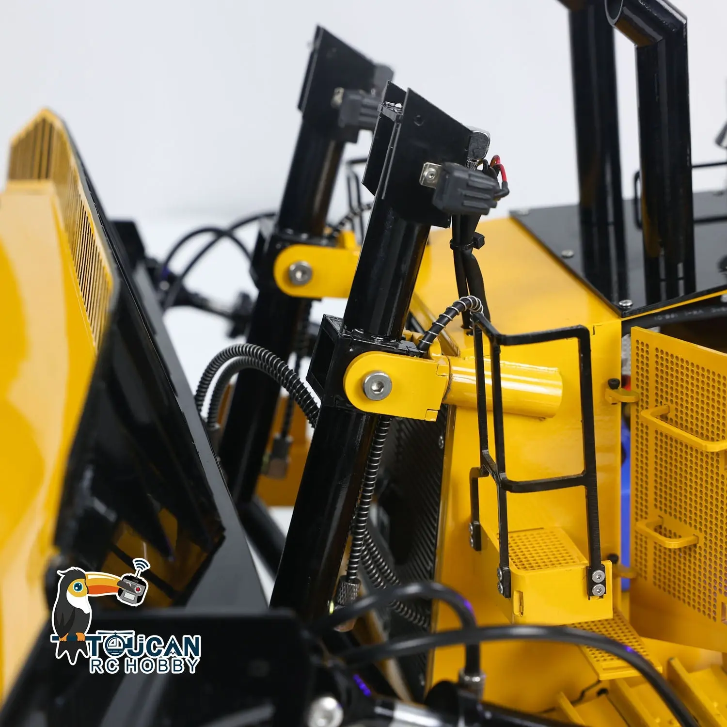 1/14 D11T 3-Plow RC Hydraulic Heavy-duty Bulldozer Remote Control Dozers PL18EV Sound Light Smoke Assembled and Painted