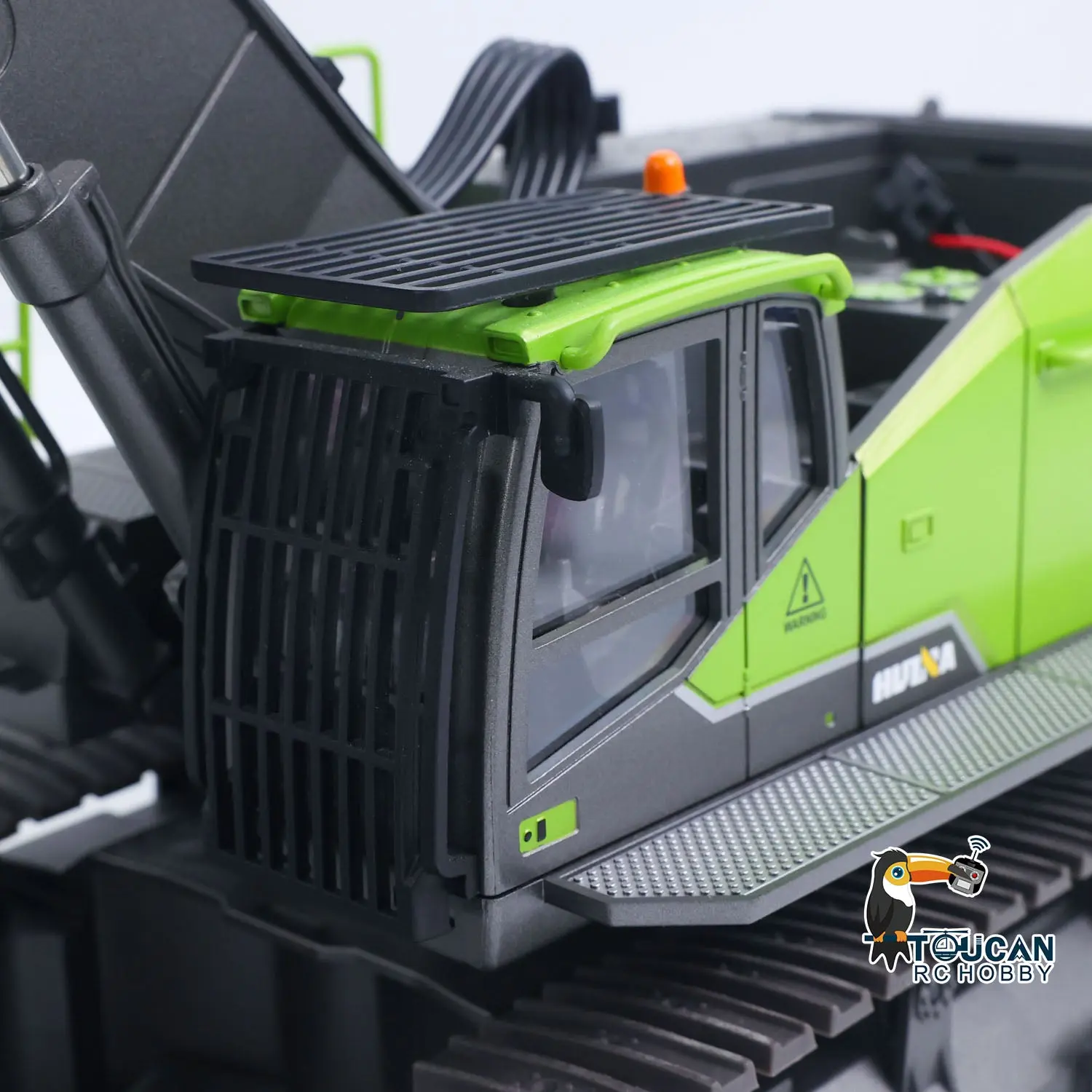HUINA Plastic 1/14 Metal RC Excavator 1593 28CH 2.4Ghz Radio Controlled Electric Lifting Construction Vehicle Truck Toy Model Simulated Light Sound Battery Gift