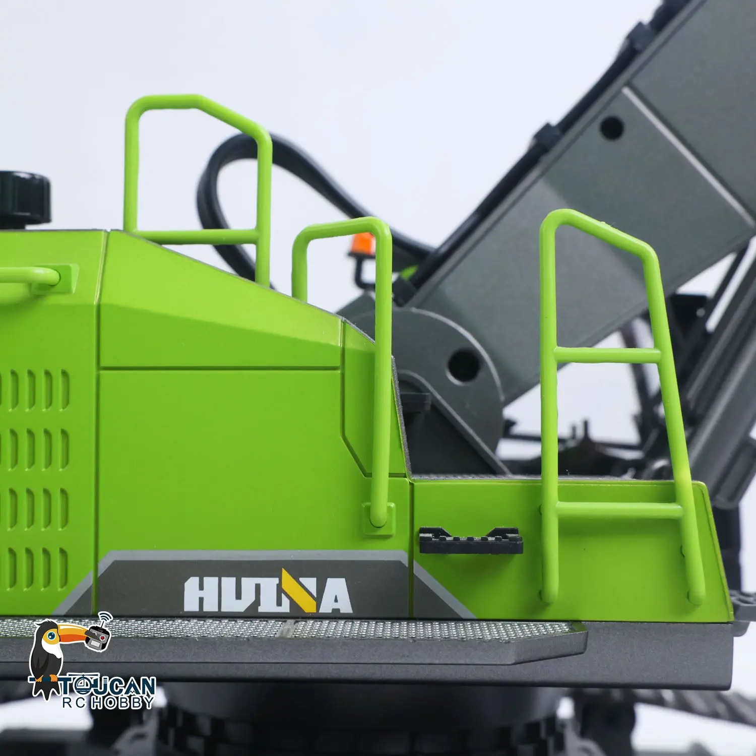 HUINA Plastic 1/14 Metal RC Excavator 1593 28CH 2.4Ghz Radio Controlled Electric Lifting Construction Vehicle Truck Toy Model Simulated Light Sound Battery Gift
