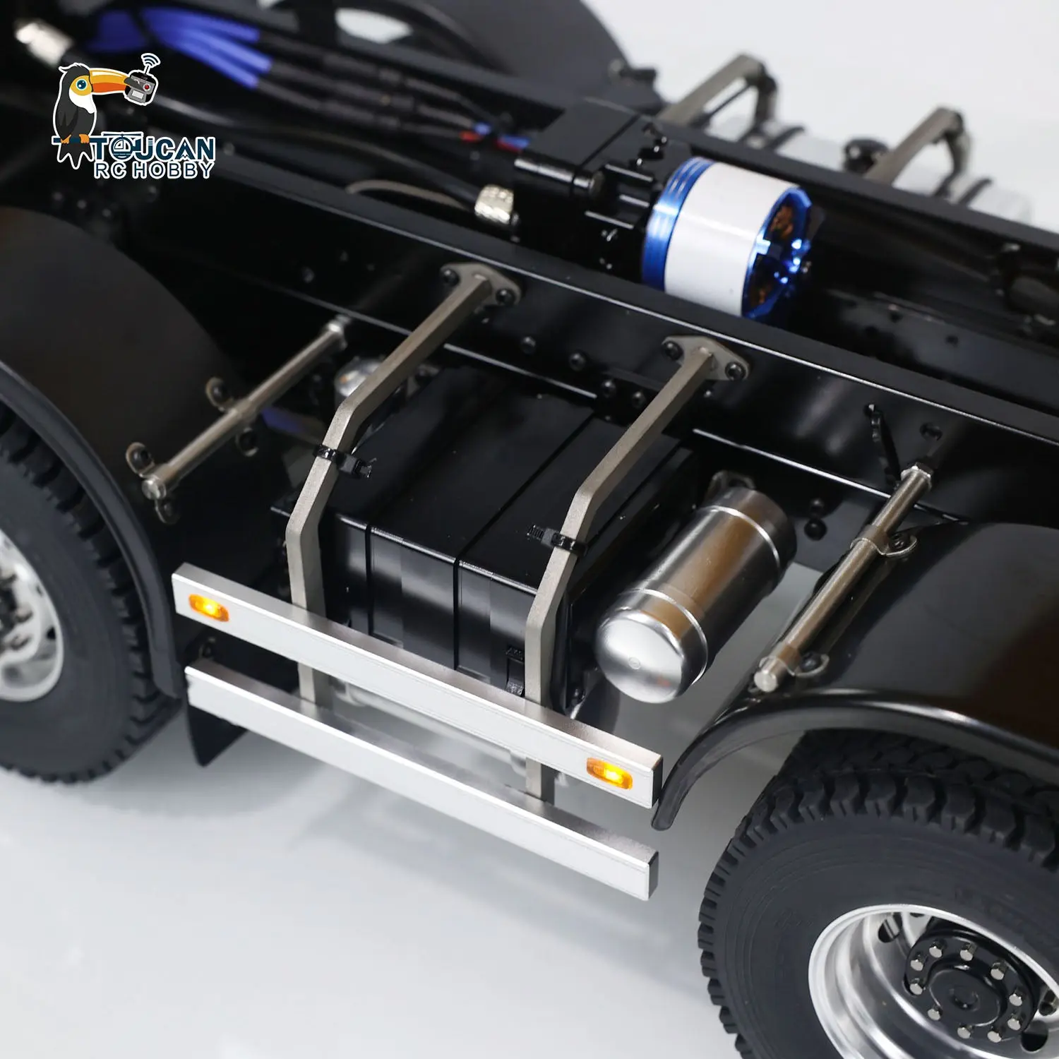 1/14 8x8 Hydraulic RC Dump Truck Metal Remote Control Tipper Car Assembled and Painted Sound Light 67x18.5x25cm