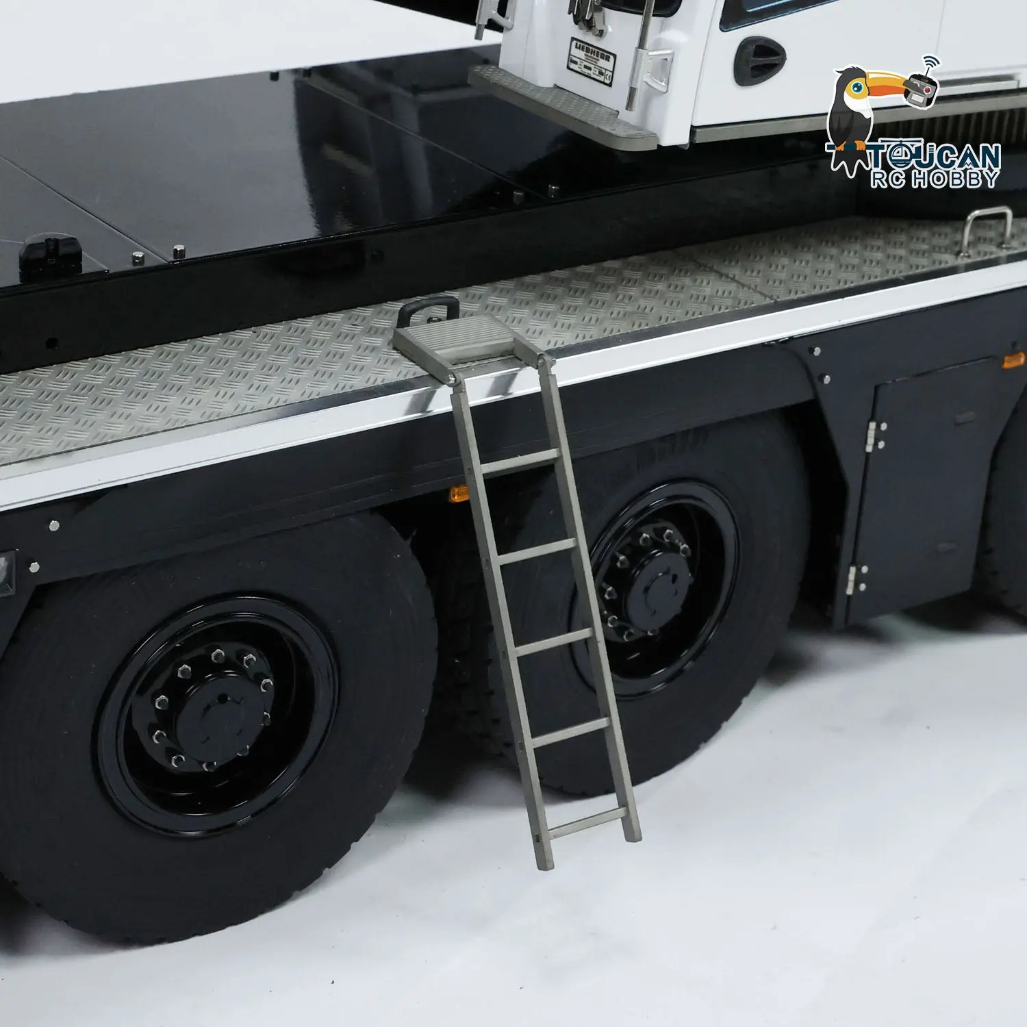 Eyewhale 1/14 RC Hydraulic Mobile Crane Truck Construction Vehicle Heavy Machine FlySky PL18EV Remote Controller Assembled Model
