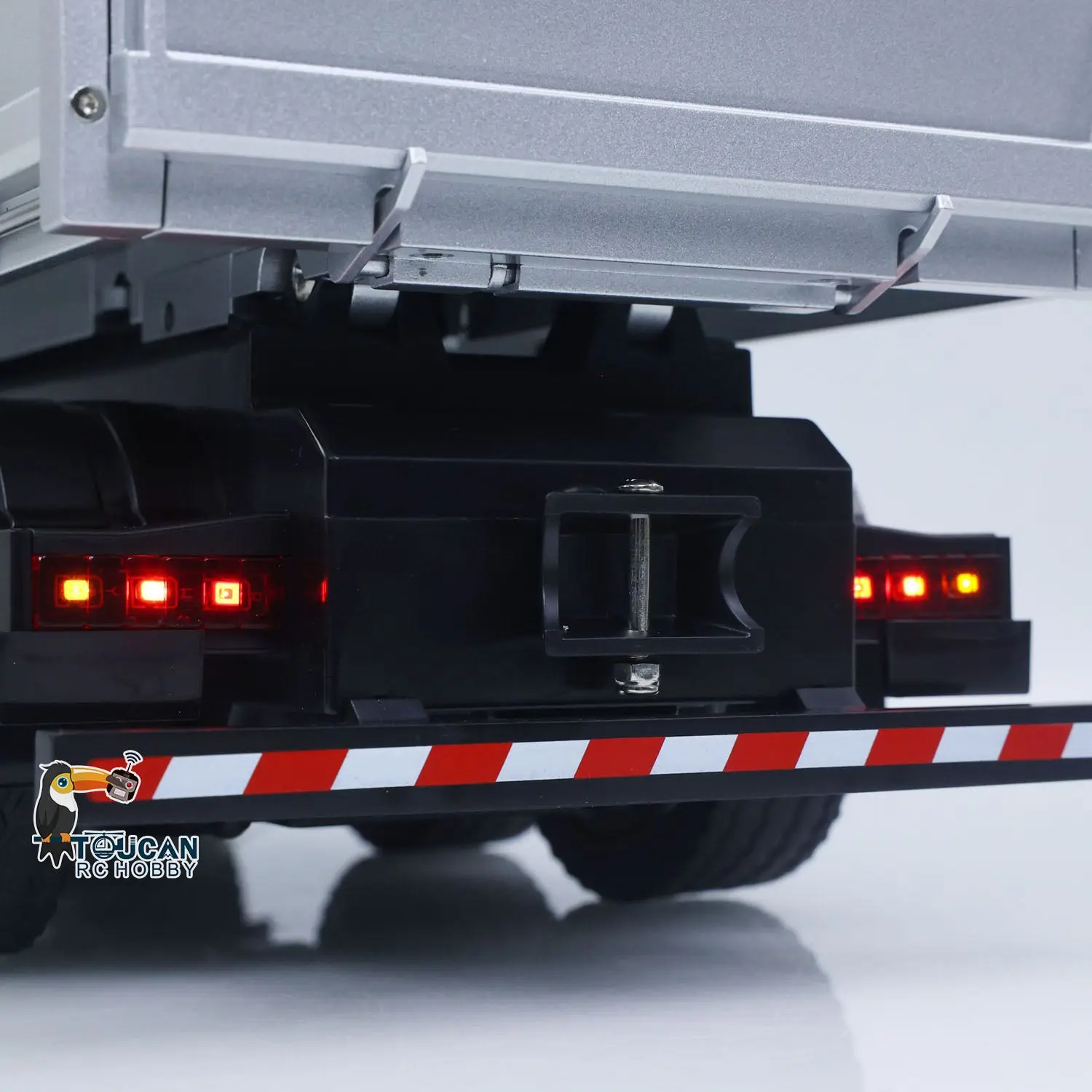 HUINA 1/14 Remote Control Dump Truck 12CH RC Tipper Finished Model Toy Gift RTR Light Sound Effects Radio USB Charging Cable