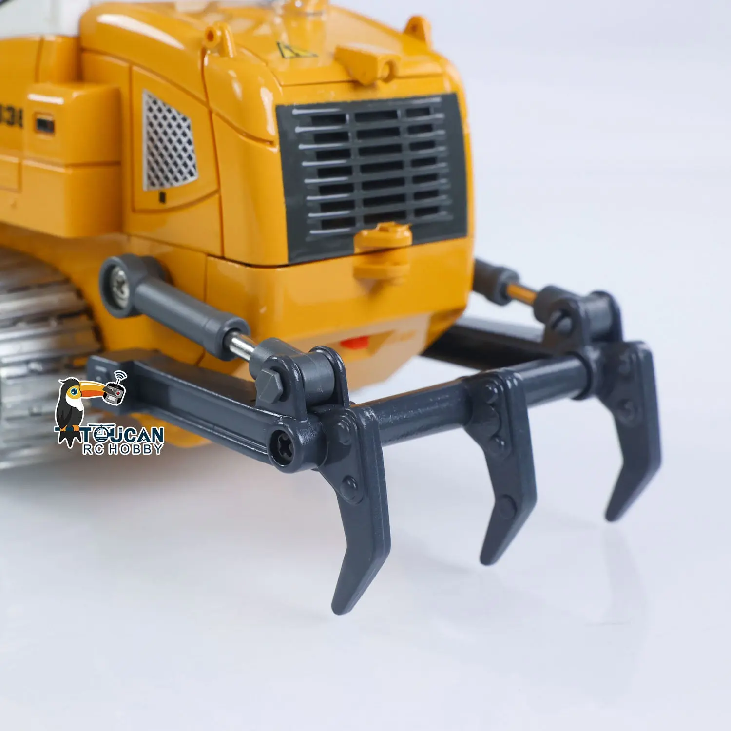 1:50 RC Electric Lifting Loader LR636 RTR Remote Controlled 2.4G Construction Vehicle Toys Metal Bucket Tracks Ripper Light Sound Battery USB
