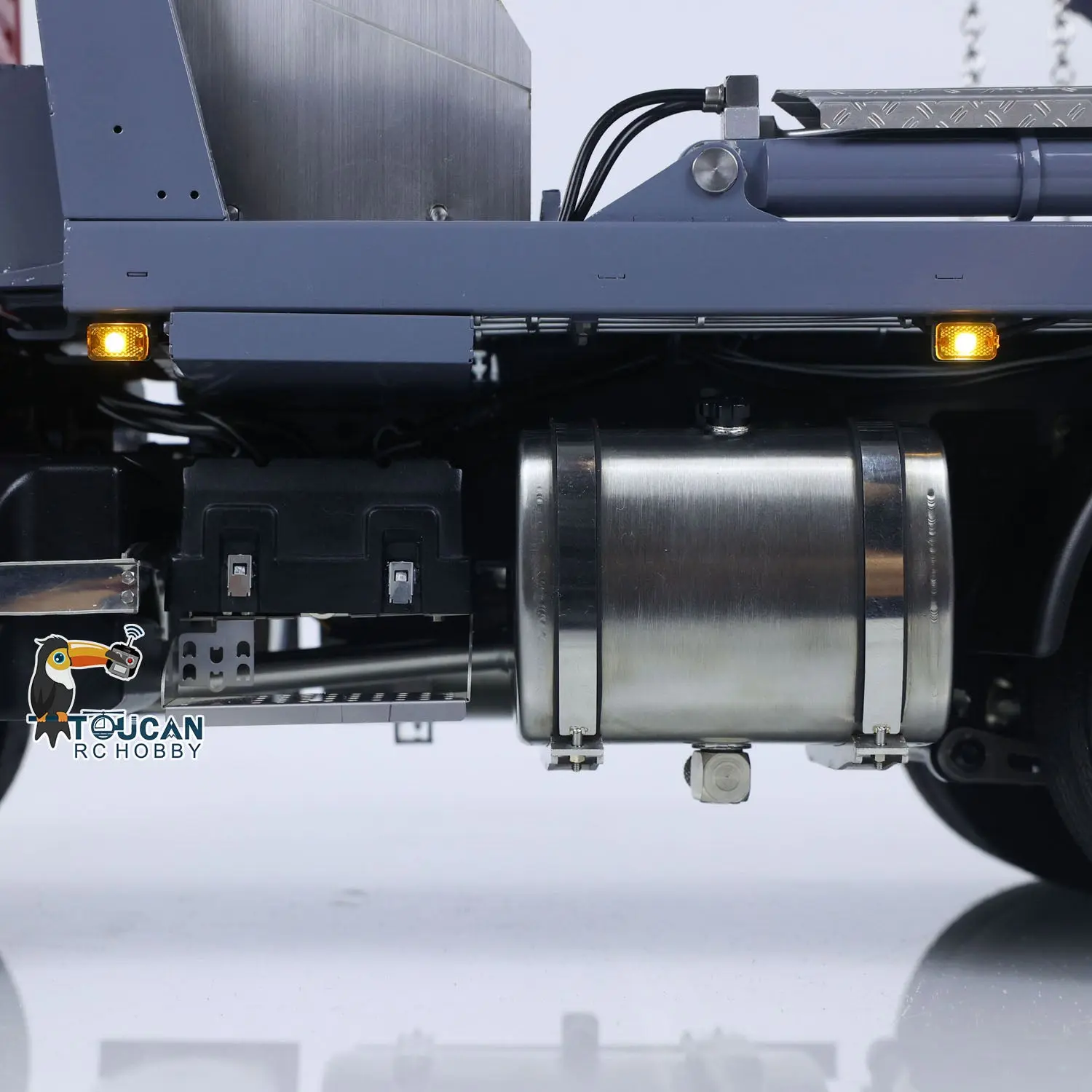 LESU Metal 1/14 RC Hydraulic Swing Arm Garbage Dump Truck 4X4 Remote Control Skip Loader RTR TGS Light Sound ST8 Radio Battery
