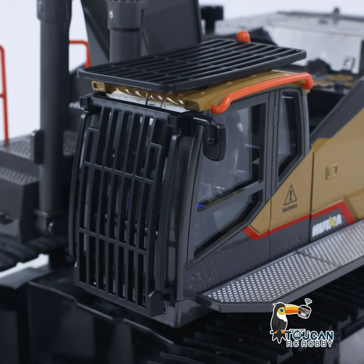 HUINA Toy 1/14 RC Tracked Excavator Car Ready To Run 592 Model Assembled Painted Gifts 2.4Ghz Radio Light Sound Tracks Battery