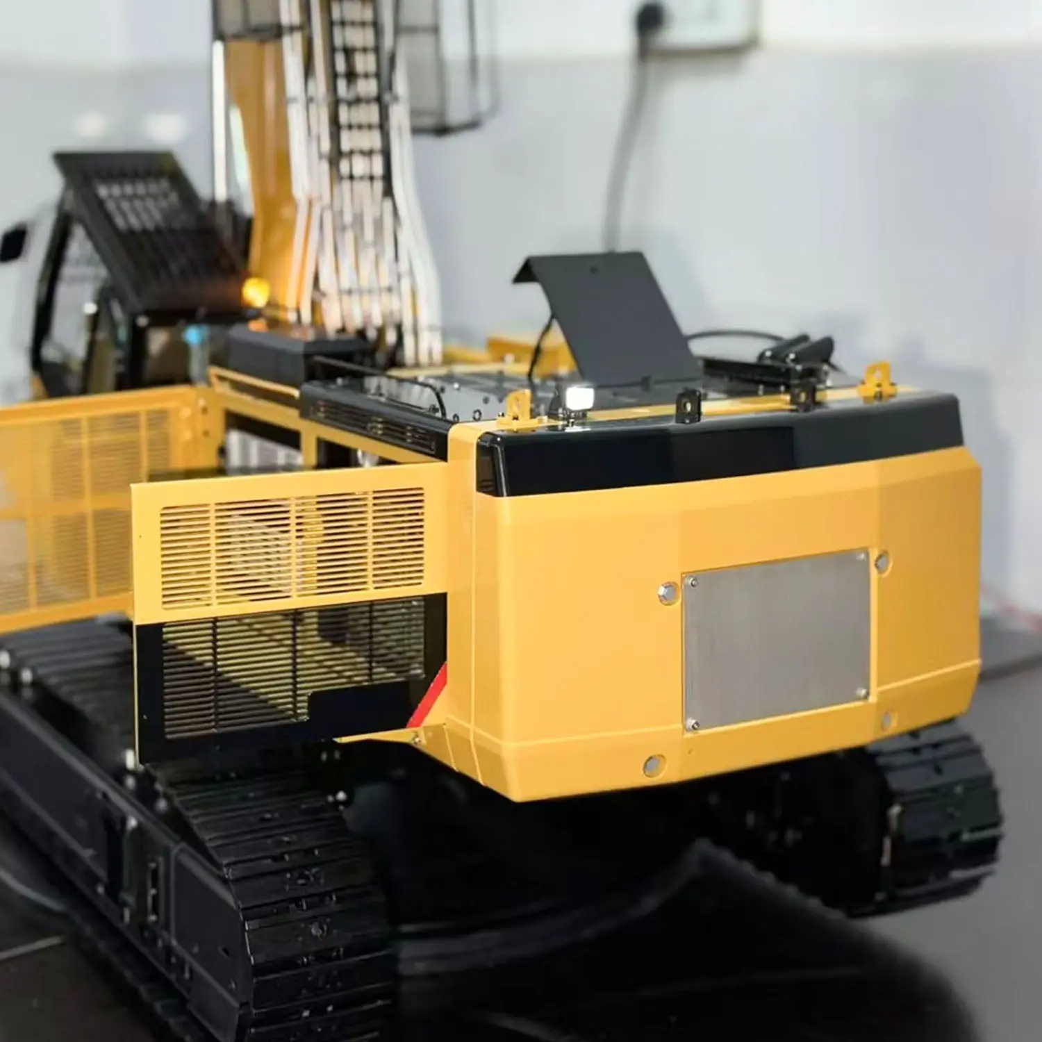 1/14 Metal Remote Control Hydraulic Tracked Excavator 385CF RC Digger Brushless Motor Light System Flysky PL18EV LITE Radio