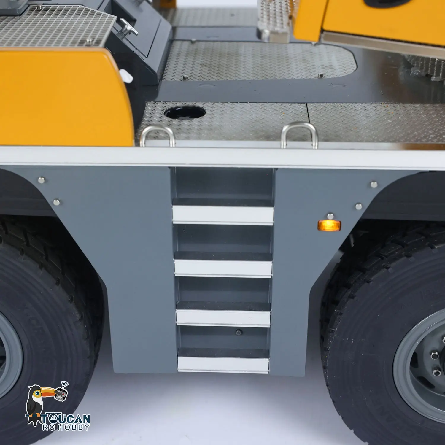 Eyewhale Metal 1/14 RC Mobile Crane Truck D1050 All Terrain Remote Control Hydraulic Construction Vehicles FlySky PL18EV Sound Light System