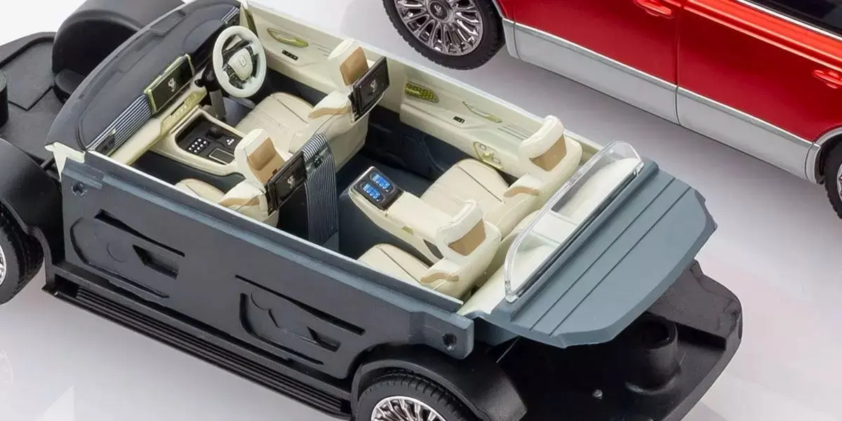 Kyosho 1:43 Toyota Century (Guren/Red X Silver)